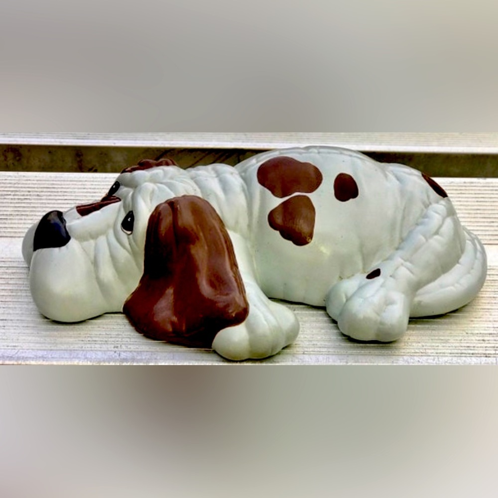 Vintage 1986 Antique KIMPLE MOLD CORP. Brown Grey Spotted Lounging Dog